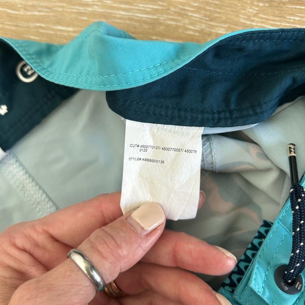 Big Boys Billabong Size 27 (16) Swim Trunks - Picture 3 of 4